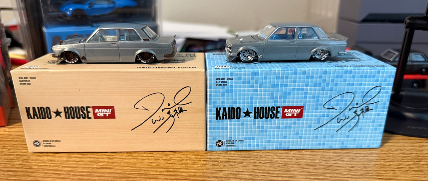 Kaido House Tanto White and Blue Chases. Both Chases included.